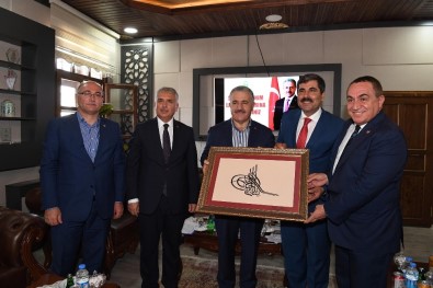 Ulaştırma Bakanı Arslan'dan Belediyeye Ziyaret