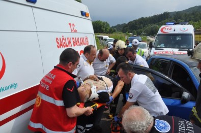 Yaralılara Müdahale Eden Ambulansa Araç Çarptı
