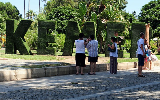 Alman turistler Kemer'den vazgeçmiyor