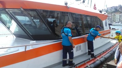 Denizde Kaybolan Gencin Ailesi 21'İnci Günde Denize Açıldı