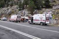 KARAVAN - Rus turistler kaza yaptı: Çok sayıda yaralı var. .