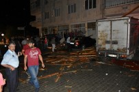 Tosya'da Şiddetli Yağmur Ve Rüzgar Evlerin Çatısını Uçurdu