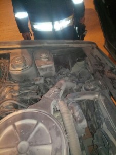 Van'da Seyir Halindeki Otomobil Yandı