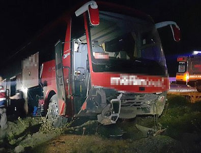 Ankara'da yolcu otobüsü yoldan çıktı: 9 yaralı