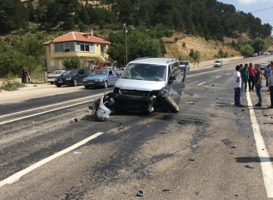 Karaman'da Trafik Kazası Açıklaması 6 Yaralı