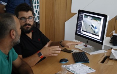 Antalya'daki Köpek Bilerek Ve Kasten Ezilmiş