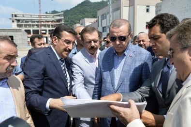 Bakan Tüfenkci, Cumhurbaşkanı Erdoğan'a Sarp Gümrük Kapısı'ndaki Yenileme Çalışmalarını Anlattı