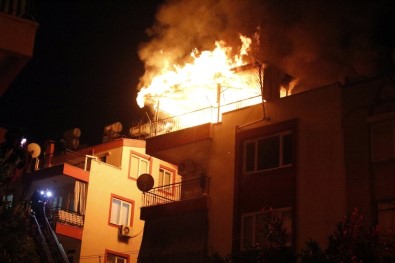 Evde Yalnız Bırakılan Çocuk Oyuncakla Evi Yaktı