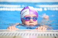 Mersin'de Yüzme Kursları Devam Ediyor