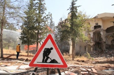 Şanlıurfa'da Deprem Riski Bulunan 300 Konut Yıkılıyor
