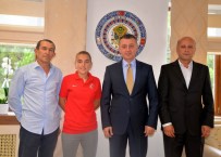 HÜSEYIN DEMIRBAŞ - Vali Büyükakın Başarılı Sporcuyu Makamında Kabul Etti