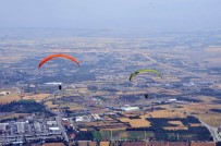 Yamaç Paraşütçüleri Yarıştı