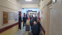 BAŞ DÖNMESİ - Zonguldak'ta 6 Kişi Zehirlenme Şüphesiyle Hastaneye Kaldırıldı