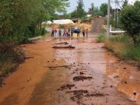 AŞIRI YAĞIŞ - Aşırı Yağış Tarları Vurdu, Yolları Tahrip Etti