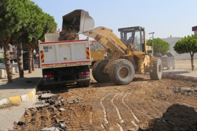 Burhaniye'de Belediye Asfalt Yol Yapımına Başladı