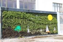 DENİZ FENERİ - Dikey Bahçe Objeleriyle İlgi Çekiyor