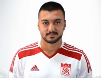 LÜTFULLAH BILGIN - Otobüsün Kapısının Çarptığı Genç Futbolcu Ağır Yaralandı