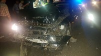 Otomobil Minibüsle Çarpıştı Açıklaması 9 Yaralı