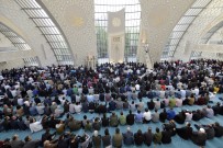 BAYRAM HEDİYESİ - Almanya'da Kurban Bayramı