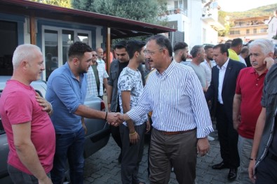 Bakan Özhaseki İzmir'de Vatandaşlarla Bayramlaştı