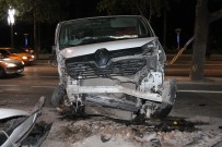 Elazığ'da Minibüs 3 Araca Çarptı, 4 Kişi Yaralandı
