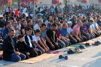 Konya'da Bayram Namazı Kılındı, Camiler Doldu Taştı