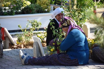 Malatya'da Şehitlikte Hüzünlü Bayram