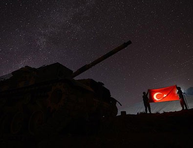 Mehmetçik 2 bin 900 metrede bayramlaştı