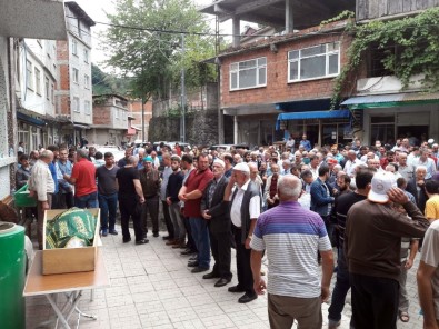 Trabzon'daki Kazada Hayatını Kaybeden 2 Kişi Artvin'de Toprağa Verildi