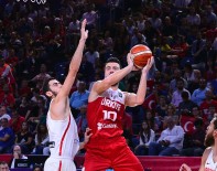 PAU GASOL - 12 Dev Adam Avrupa'ya Eda Etti