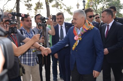 Başbakan Binali Yıldırım, Ertuğrul Gazi Türbesi'nde Kayı Alplerinin Nöbet Değişimini İzledi