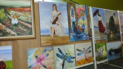 Burhaniye'de Bayan Ressamlara Teşekkür Belgesi