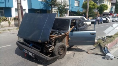 Kütahya'da 2 Otomobil Çarpıştı Açıklaması 4 Yaralı