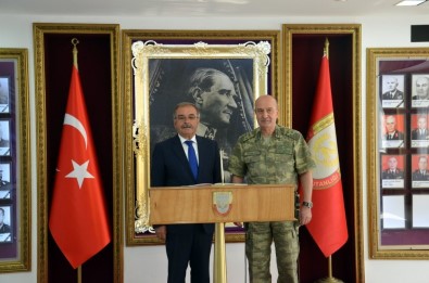 Gelibolu Belediye Başkanı Özacar'dan Korgeneral Aksakallı'ya Ziyaret