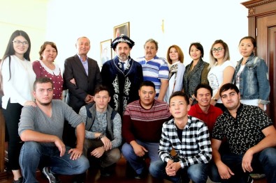 Kazak Öğretim Üyeleri Ve Öğrencilerden ARÜ'ye Ziyaret