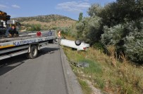 KADIN SÜRÜCÜ - Sandıklı'da 3 Araç Çarpıştı Açıklaması 1 Yaralı