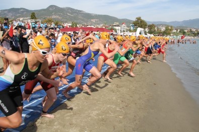 Alanya'da Triathlon Heyecanı