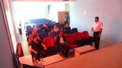 Çavdarhisar'da Sınıf Oğretmenlerine Yeni Müfredat Hakkında Seminer