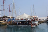 DALIŞ TURİZMİ - Dalış İçin Tekne Turuna Çıkan Turistler Ölümden Döndü