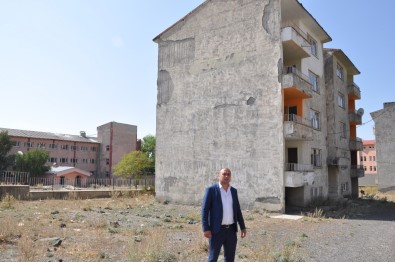 Fevzi Çakmak Muhtarının Atıl Binalardan Başı Dertte