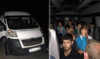İNSAN KAÇAKÇISI - İnsan Kaçakçısı Minibüsüyle Polise Çarptı