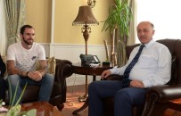 RAMİL GULİYEV - Milli Atlet Guliyev, Vali Azizoğlu'nu Makamında Ziyaret Etti