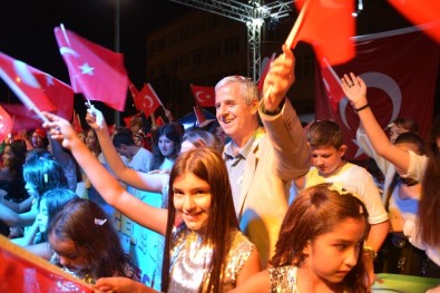 Söke'de Yaz Okulları Final Gecesi Çocuk Şölenine Dönüştü