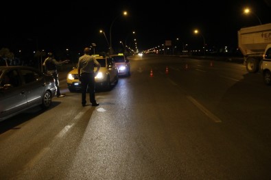 Ankara'da Cinayet İşledikten Sonra Kaçan Şüpheliler, Konya Polisinin Barikatına Yakalandılar