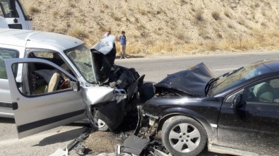 Kahta'da Trafik Kazası Açıklaması 9 Yaralı