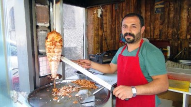 Sigarayı Bıraktı, Öğrencilere Burs Verecek