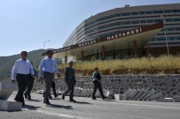 KAMU YARARı - Vali Memiş'ten Hastane Yolu Müjdesi