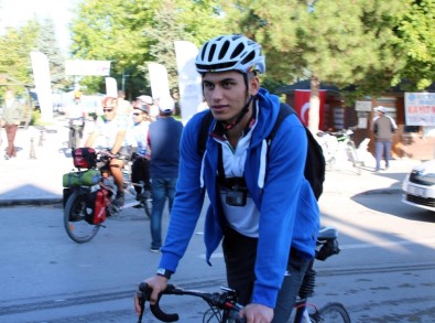 Avrasya Tünelini Bisikletiyle Geçip Ceza Yiyen Bisikletçinin Beyşehir Paylaşımı İlgi Çekiyor