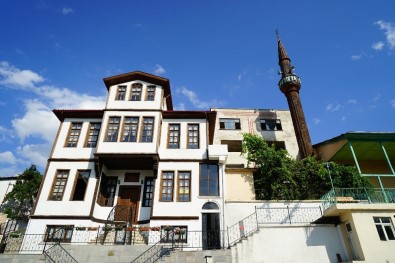 Belediye Başkanı Babaş'a Bir Ödülde Tarihi Kentler Birliğinden Verildi