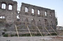 BEYLERBEYİ SARAYI - Beylerbeyi Sarayı'nın Restorasyonu Başladı